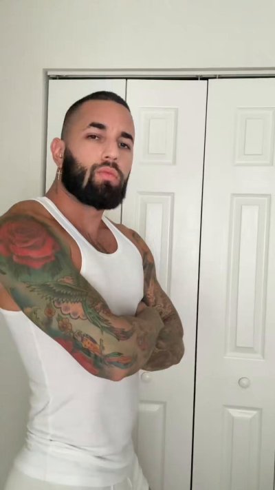 Watch Gus's leaked NSFW video on TwXstars