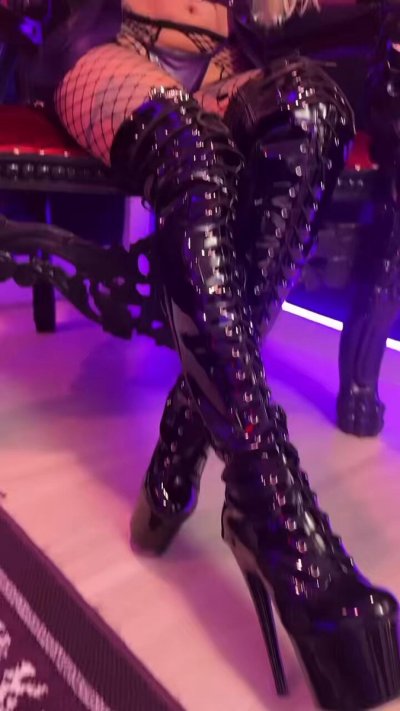 Watch ♛ Kitana Montana ♛'s leaked NSFW video on TwXstars