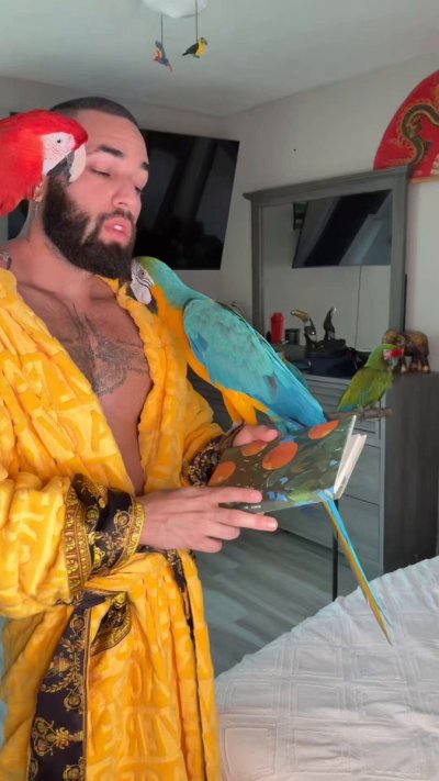 Watch Gus's leaked NSFW video on TwXstars