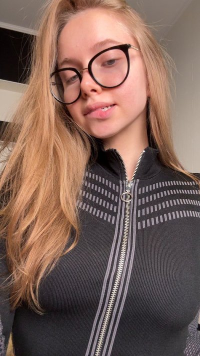 Watch Baby Riley🔥's leaked NSFW video on TwXstars