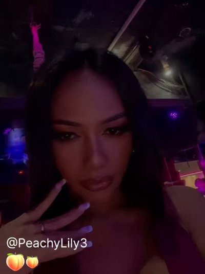 Watch Peachy Lily🍑🍑's leaked NSFW video on TwXstars