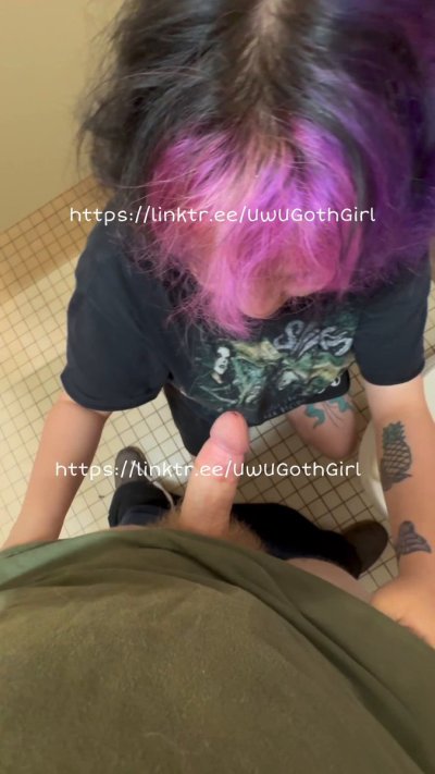 Watch Slutty GothGirl 🖤🦇's leaked NSFW video on TwXstars