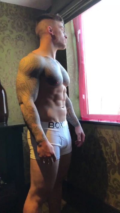 Watch Chris Hatton's leaked NSFW video on TwXstars