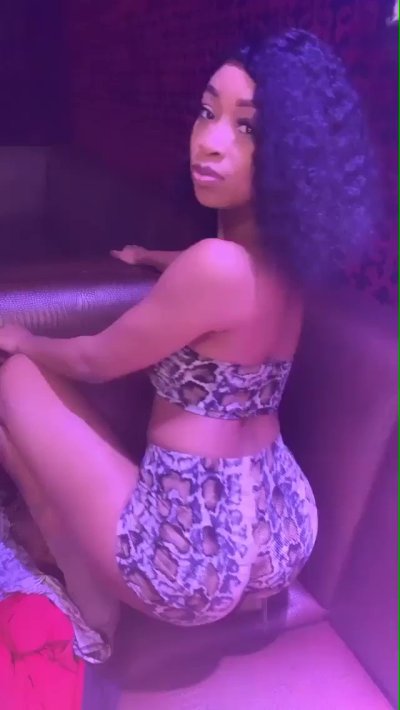 Watch lovechade🇻🇮's leaked NSFW video on TwXstars