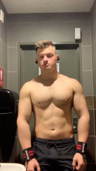 Watch Maximillian Small's leaked NSFW video on TwXstars