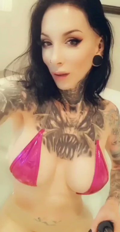 Watch RazorCandi's leaked NSFW video on TwXstars