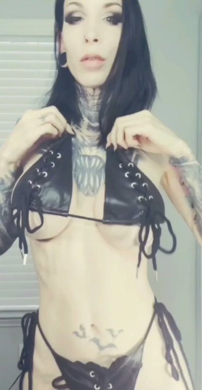 Watch RazorCandi's leaked NSFW video on TwXstars