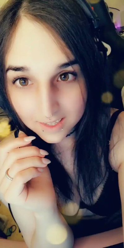 Watch EmilyRoseIV's leaked NSFW video on TwXstars