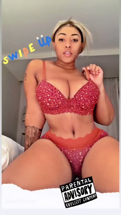 Watch juicyyjuicebox's leaked NSFW video on TwXstars