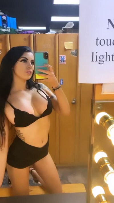 Watch iamY2KBarbie's leaked NSFW video on TwXstars