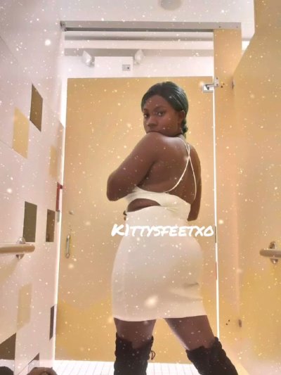 Watch kitty's leaked NSFW video on TwXstars