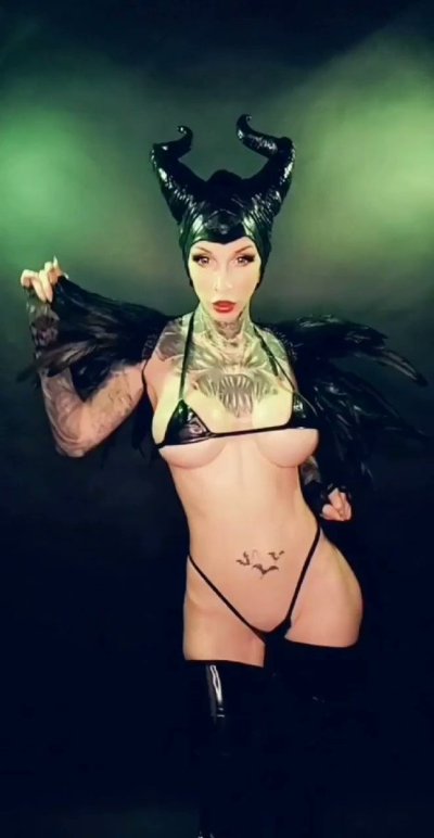 Watch RazorCandi's leaked NSFW video on TwXstars