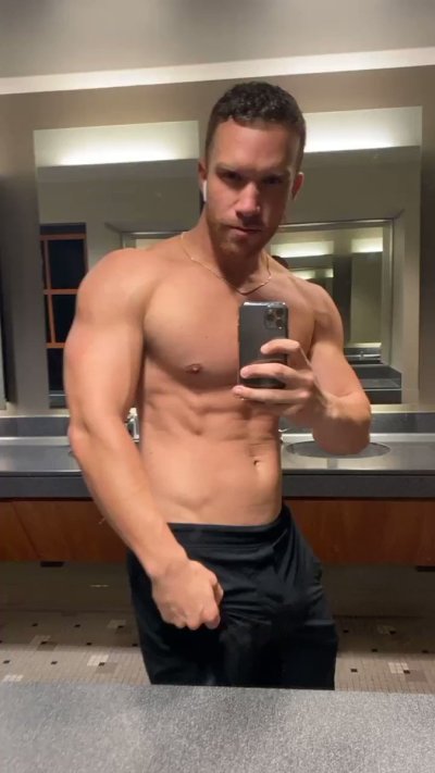 Watch Jake Andrews's leaked NSFW video on TwXstars