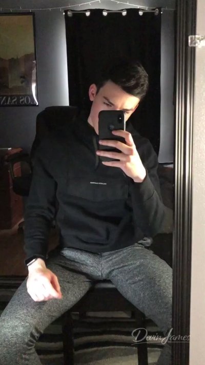 Watch Devin Holt's leaked NSFW video on TwXstars