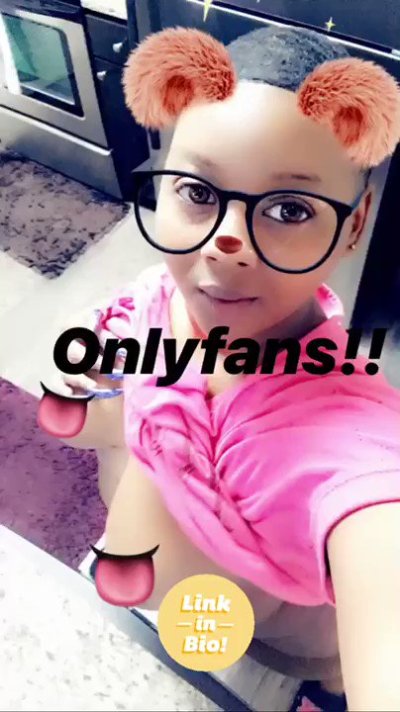 Watch iambooteeful 💋's leaked NSFW video on TwXstars