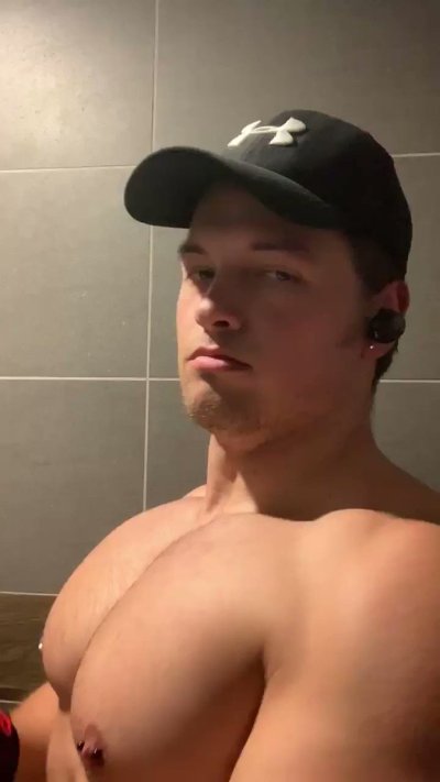 Watch Maximillian Small's leaked NSFW video on TwXstars