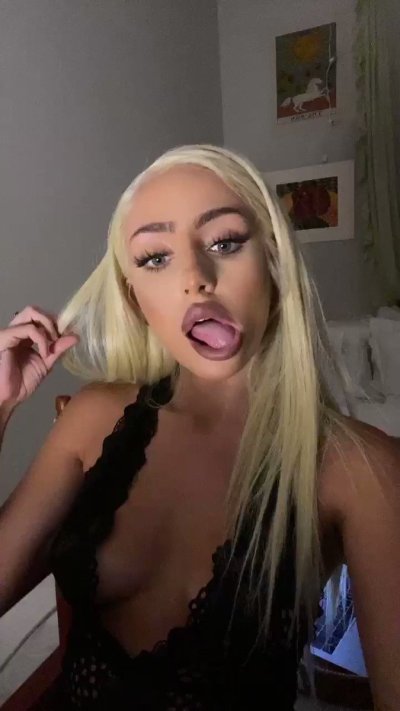 Watch Naomi Woods's leaked NSFW video on TwXstars