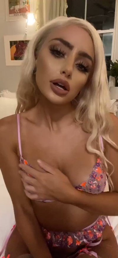Watch Naomi Woods's leaked NSFW video on TwXstars