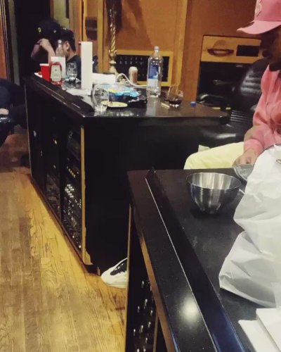 Watch Vic Mensa's leaked NSFW video on TwXstars