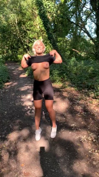 Watch Emily Brooke's leaked NSFW video on TwXstars