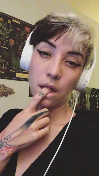 Watch Uʀsɪɴᴀᴇ VᴇsᴘᴇʀᴀL ʕ'ᴥ'ʔ's leaked NSFW video on TwXstars