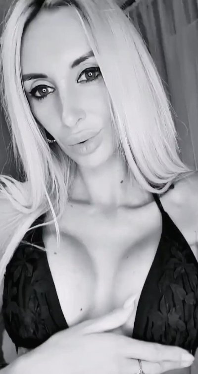 Watch Anita Blanche's leaked NSFW video on TwXstars