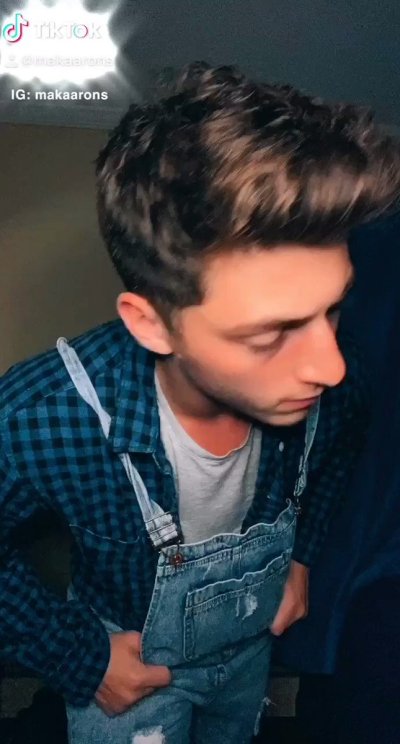 Watch Mak Aarons's leaked NSFW video on TwXstars