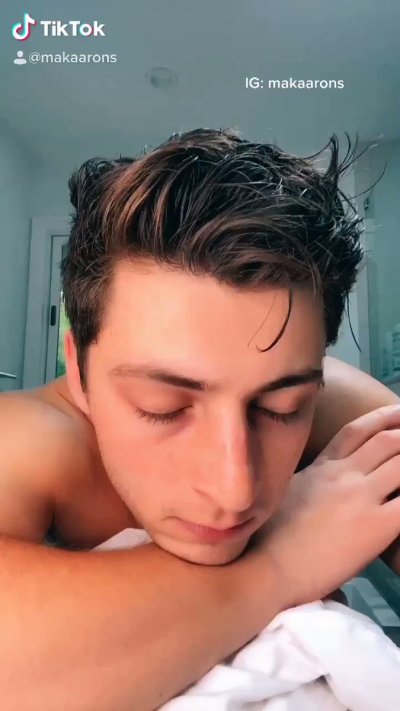 Watch Mak Aarons's leaked NSFW video on TwXstars