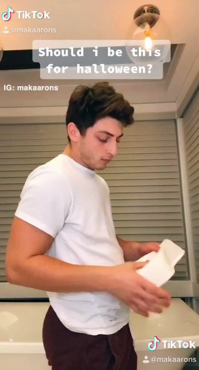 Watch Mak Aarons's leaked NSFW video on TwXstars