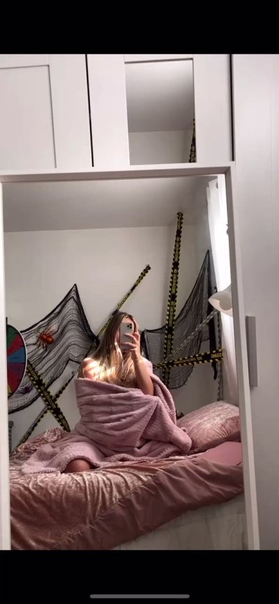 Watch AZRA😳's leaked NSFW video on TwXstars