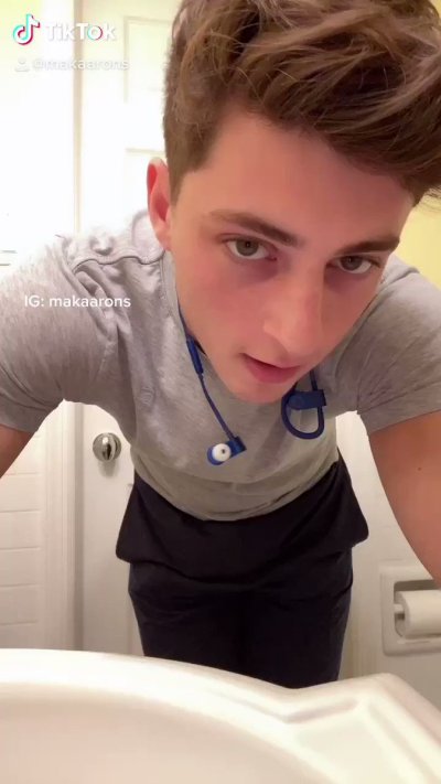 Watch Mak Aarons's leaked NSFW video on TwXstars