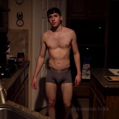 Watch Devin Holt's leaked NSFW video on TwXstars