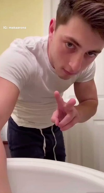 Watch Mak Aarons's leaked NSFW video on TwXstars