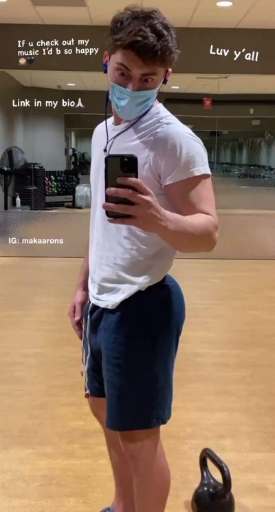 Watch Mak Aarons's leaked NSFW video on TwXstars