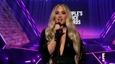 Watch Tara's leaked NSFW video on TwXstars