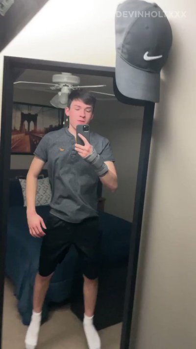 Watch Devin Holt's leaked NSFW video on TwXstars