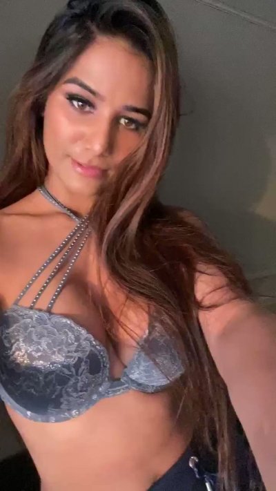 Watch Poonam Pandey's leaked NSFW video on TwXstars