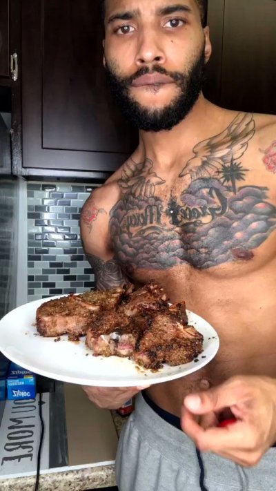 Watch 17th Chariot's leaked NSFW video on TwXstars