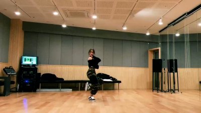 Watch JEON SOMI (전소미)'s leaked NSFW video on TwXstars