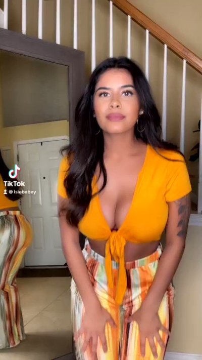 Watch Elsaaababy's leaked NSFW video on TwXstars