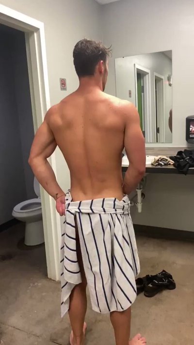 Watch SHRED KING's leaked NSFW video on TwXstars