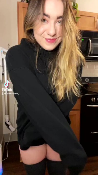 Watch Luna Baylee's leaked NSFW video on TwXstars