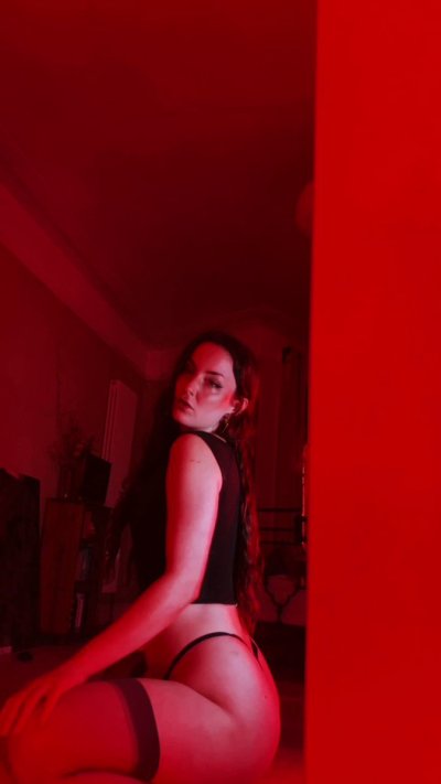 Watch Vex Ashley 🩸's leaked NSFW video on TwXstars