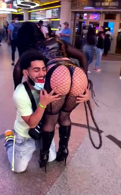 Watch gorillaglue327's leaked NSFW video on TwXstars