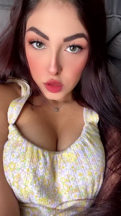 Watch Cosvickye's leaked NSFW video on TwXstars