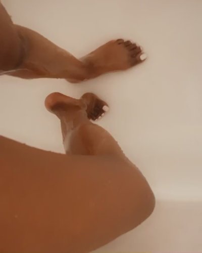 Watch QUEEN 💋❤️'s leaked NSFW video on TwXstars