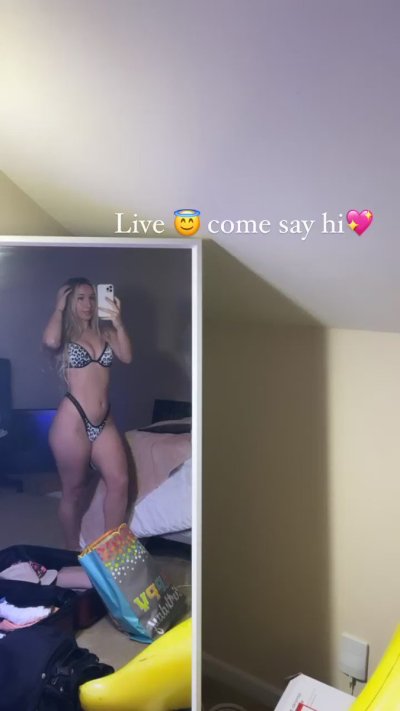 Watch AZRA😳's leaked NSFW video on TwXstars