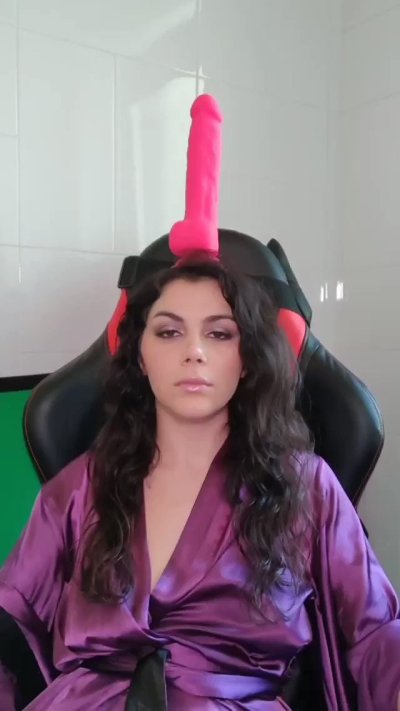 Watch Valentina Nappi's leaked NSFW video on TwXstars