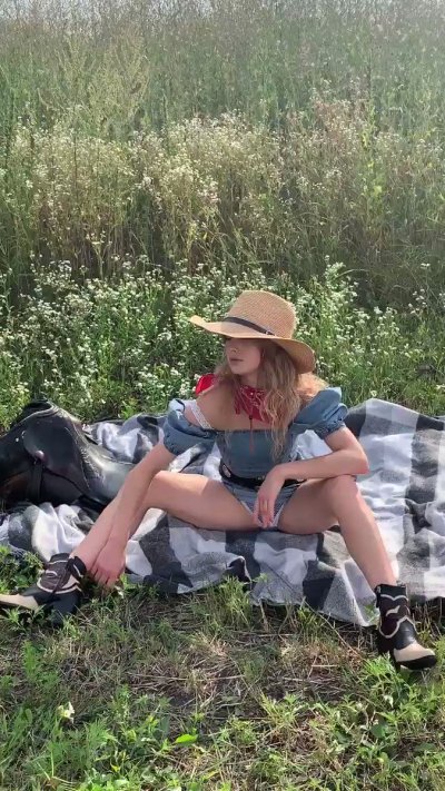 Watch Amelie Lou's leaked NSFW video on TwXstars