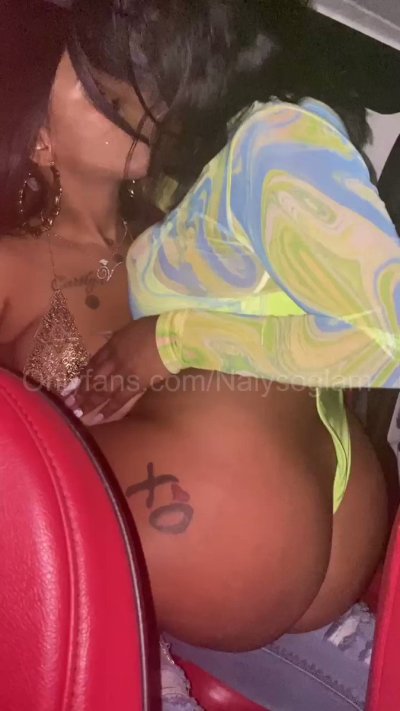 Watch NaiySoGlam $3 Onlyfans 👅💦's leaked NSFW video on TwXstars